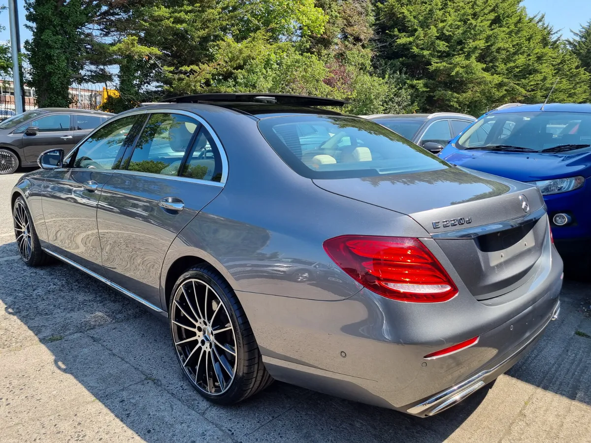 2017 MERCEDES E CLASS SE PREMIUM AUTOMATIC E220D - Image 4