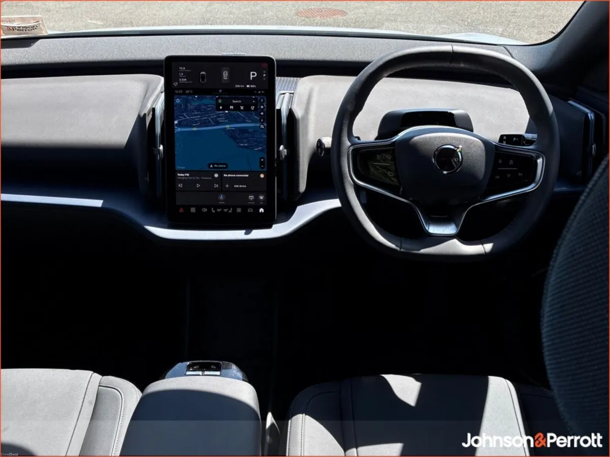 Volvo EX30 69 kWh Extended Range 272hp Plus - Image 3