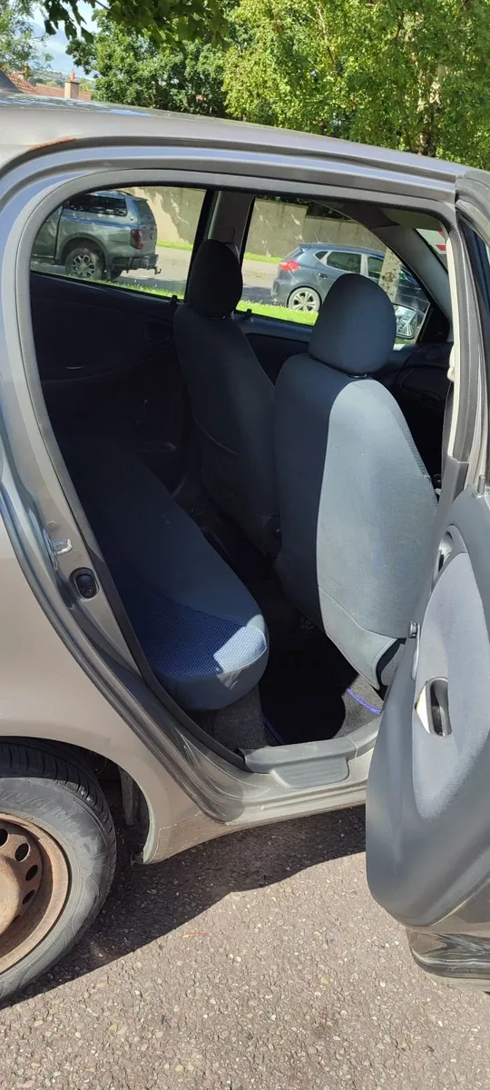 Toyota Yaris 2005 - Image 4