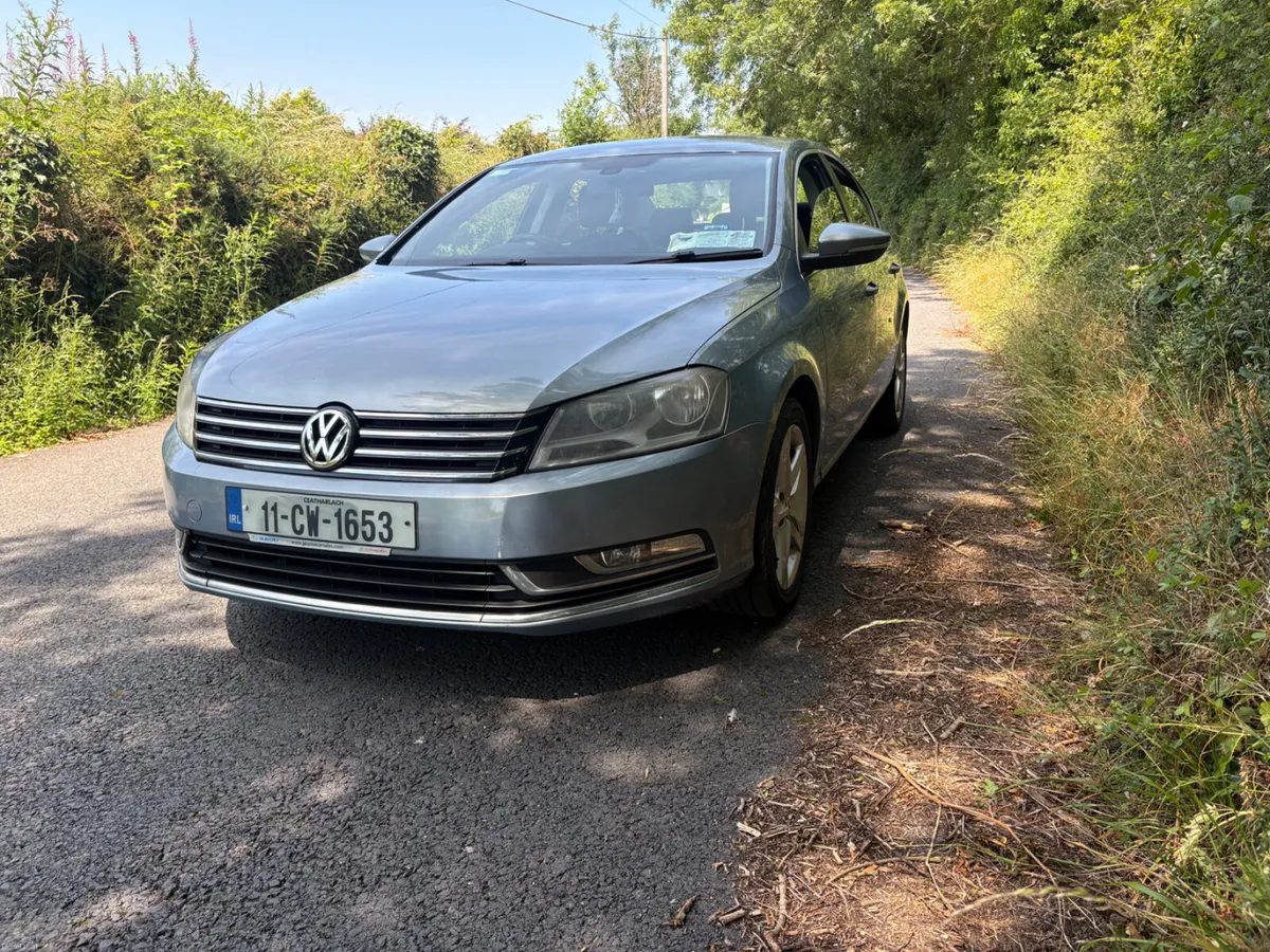 Volkswagen Passat 2011 - Image 2