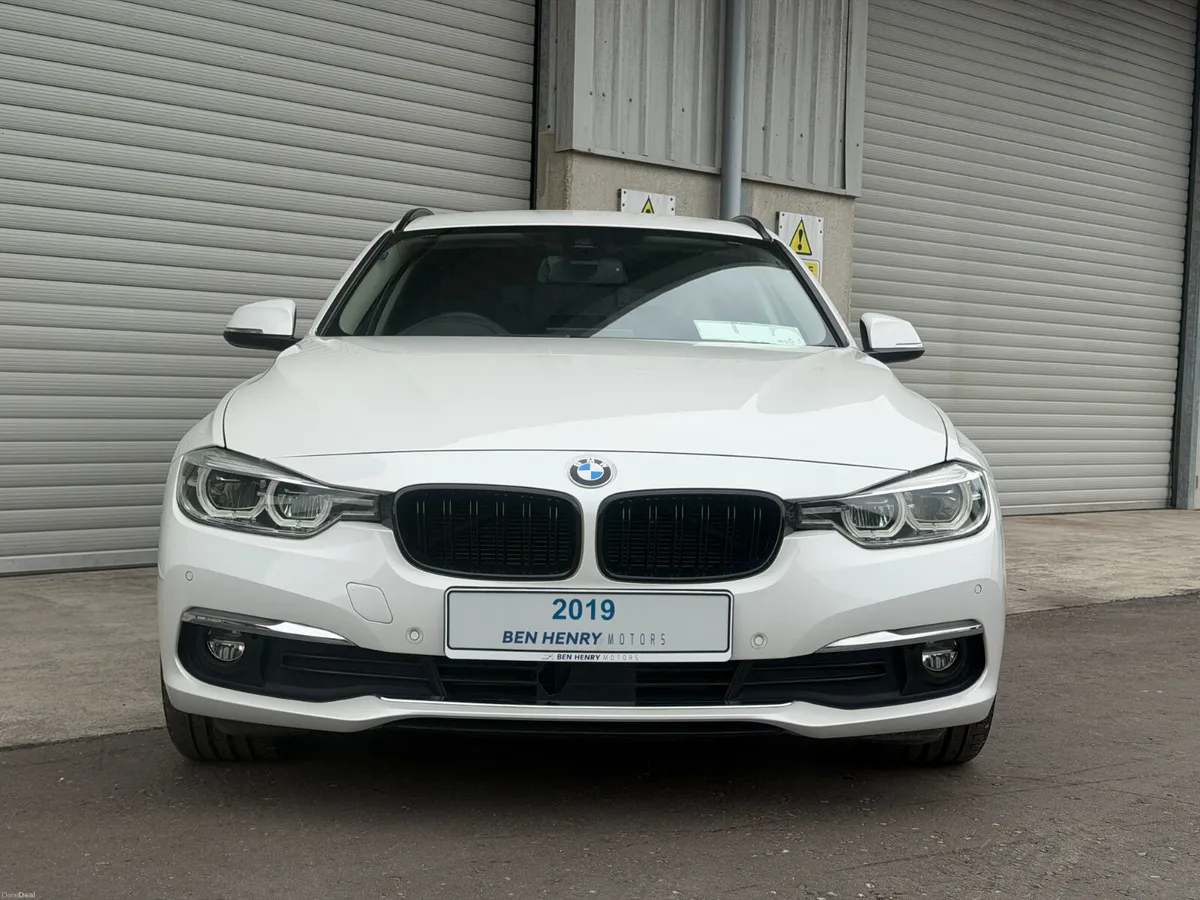 2019 BMW 320D Luxury Touring automatic - Image 2