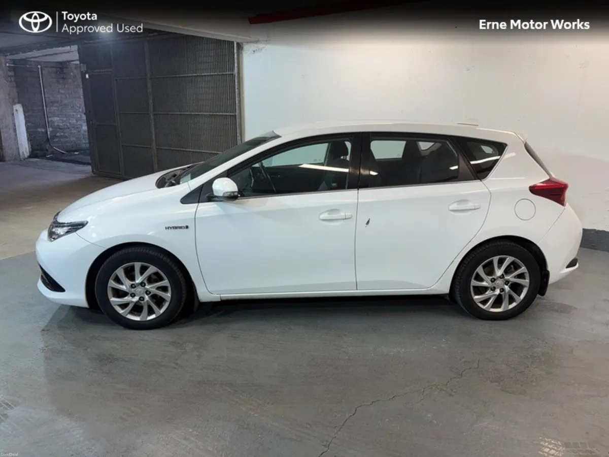 Toyota Auris AURIS HYBRID LUNA 5DR - Image 2