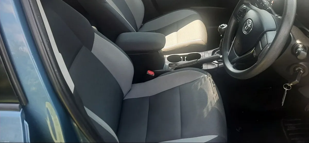 Toyota Auris 2017 - Image 2