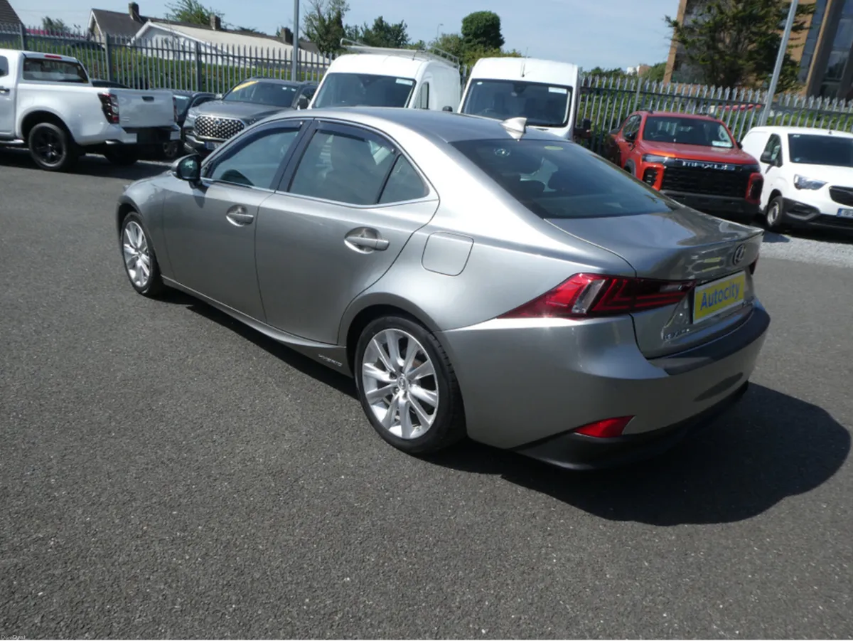 Lexus IS 300 H 2.5 LUXURY CVT AUTO 4DR - Image 5