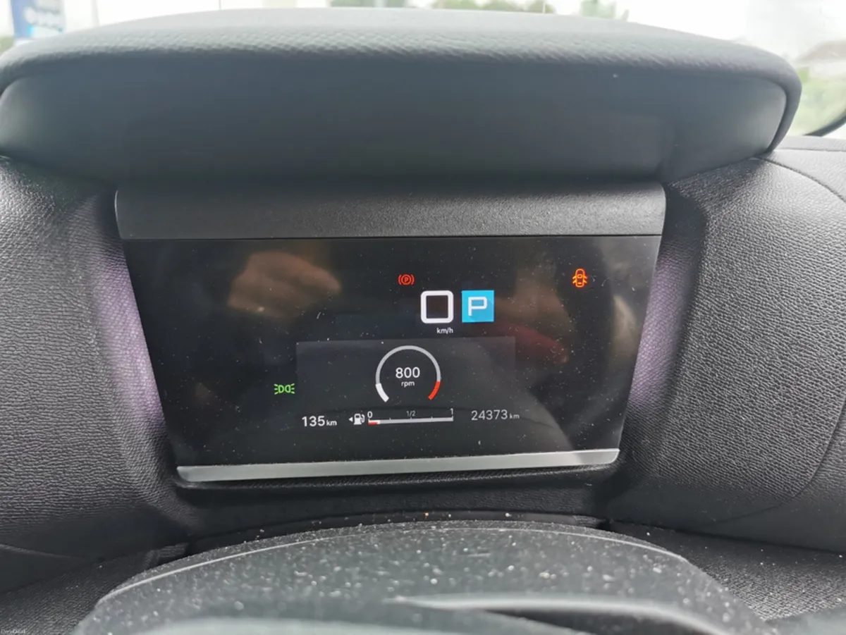 Citroen C4 MAX BLUEHDI 130 EAT8 MY40 4 - Image 4