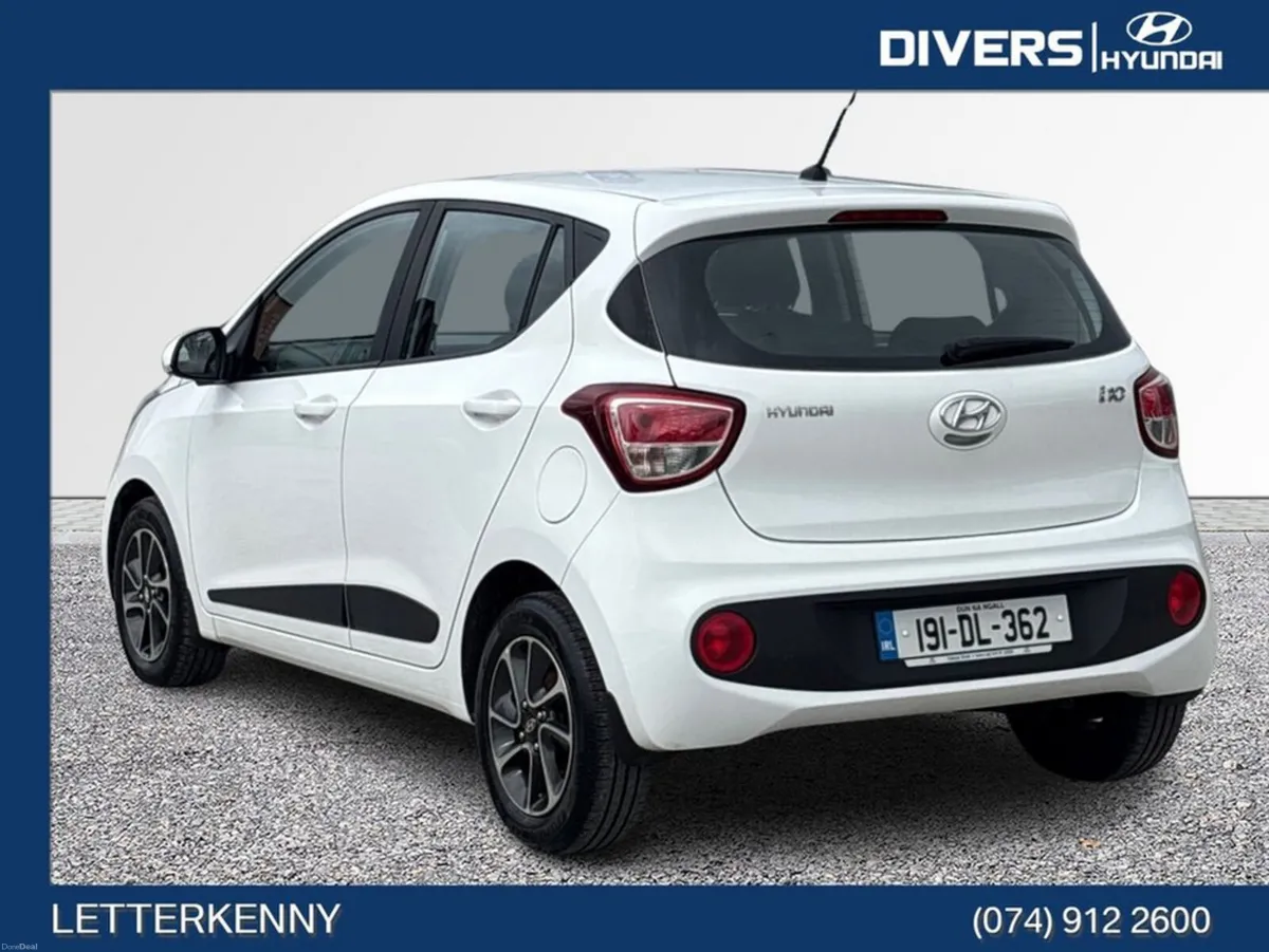 Hyundai i10 Deluxe - Image 2