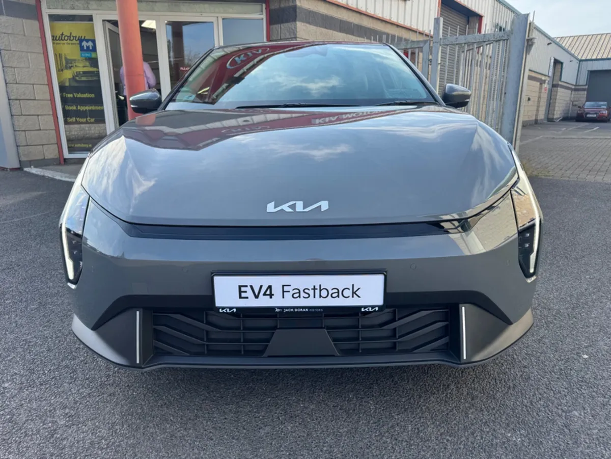 Kia EV4 Fastback Earth 3 - Image 3