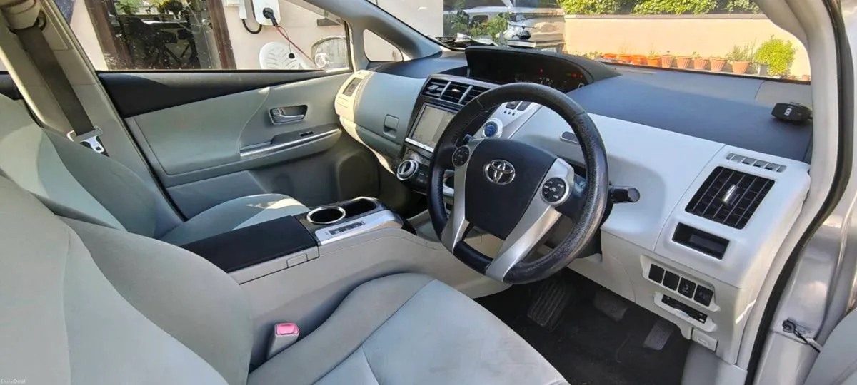 Toyota Prius alpha 7 seater - Image 4