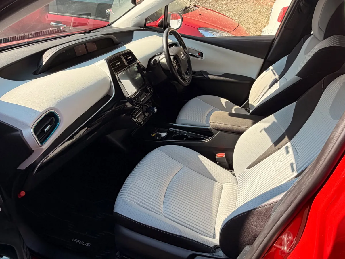 Toyota Prius 2019 hybrid self charging - Image 5