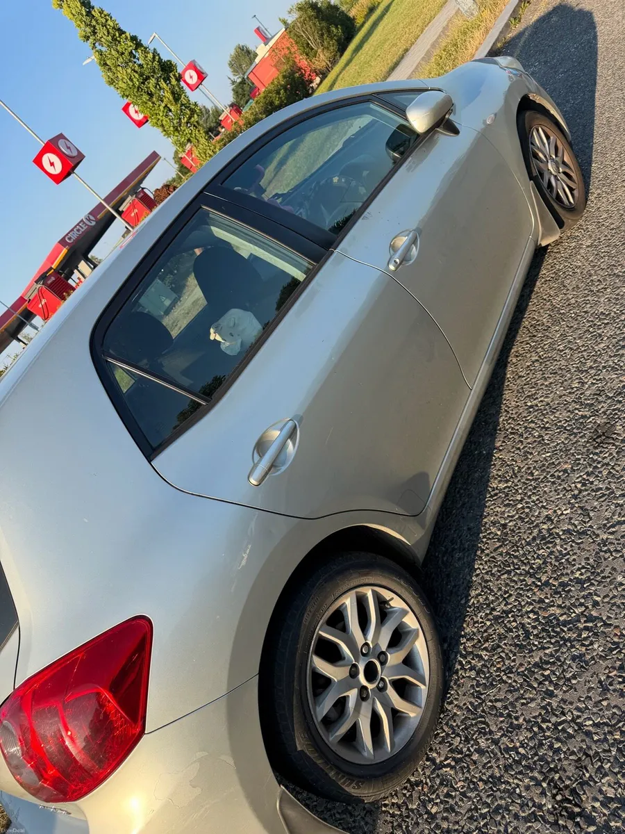 2007 Toyota Auris - Image 4