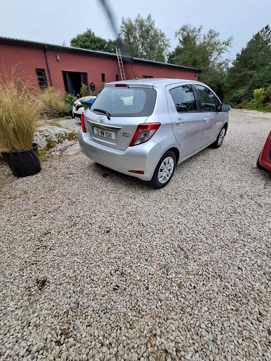 Toyota Yaris 2012 - Image 2