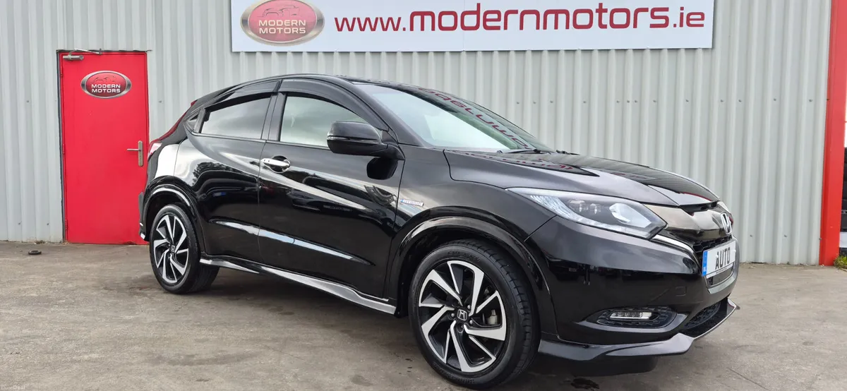 Honda Vezel hr-v rs automatic hybrid/petrol low km - Image 3