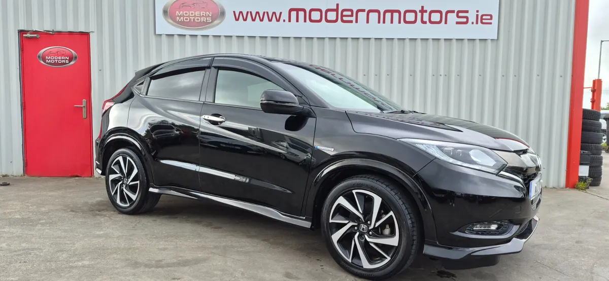 Honda Vezel hr-v rs automatic hybrid/petrol low km - Image 2