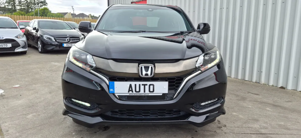 Honda Vezel hr-v rs automatic hybrid/petrol low km - Image 6