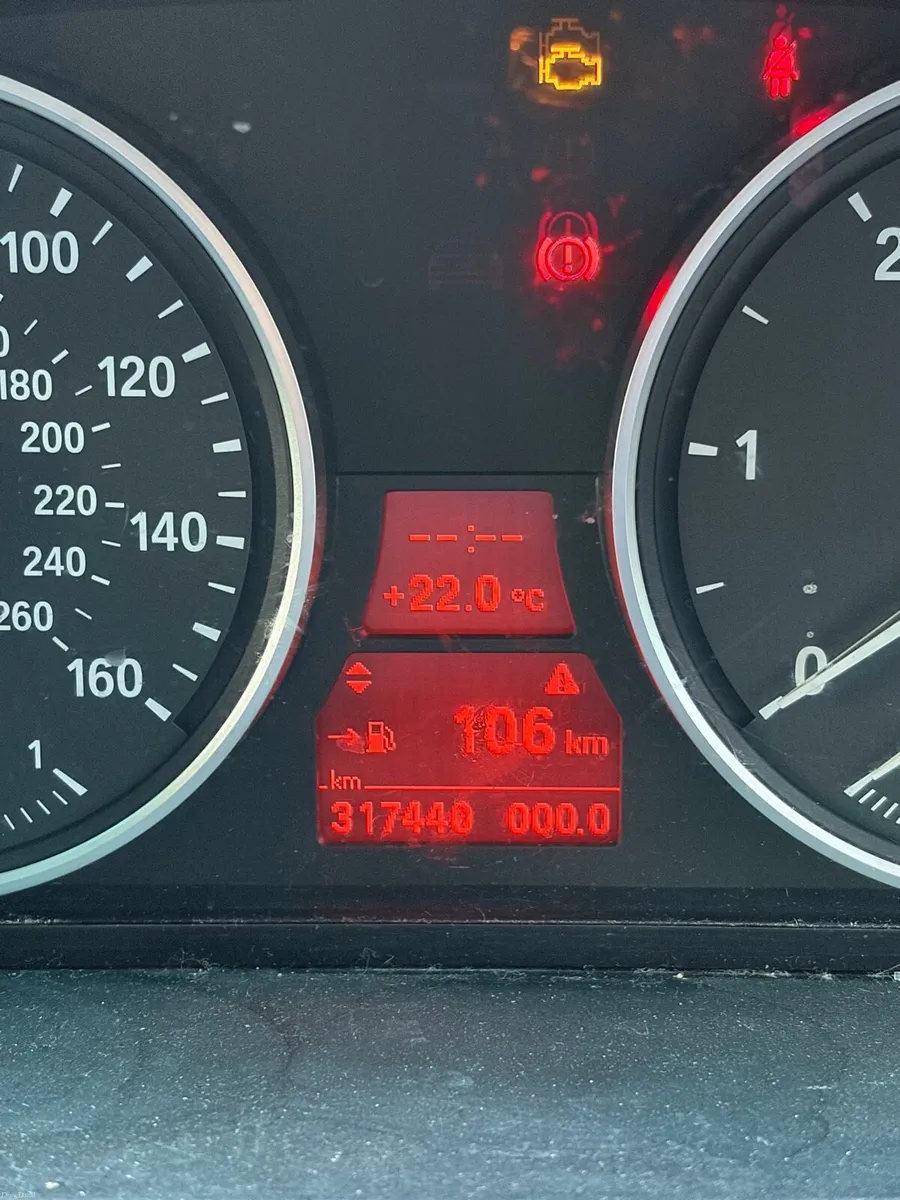 BMW 5-Series Estate - Image 2