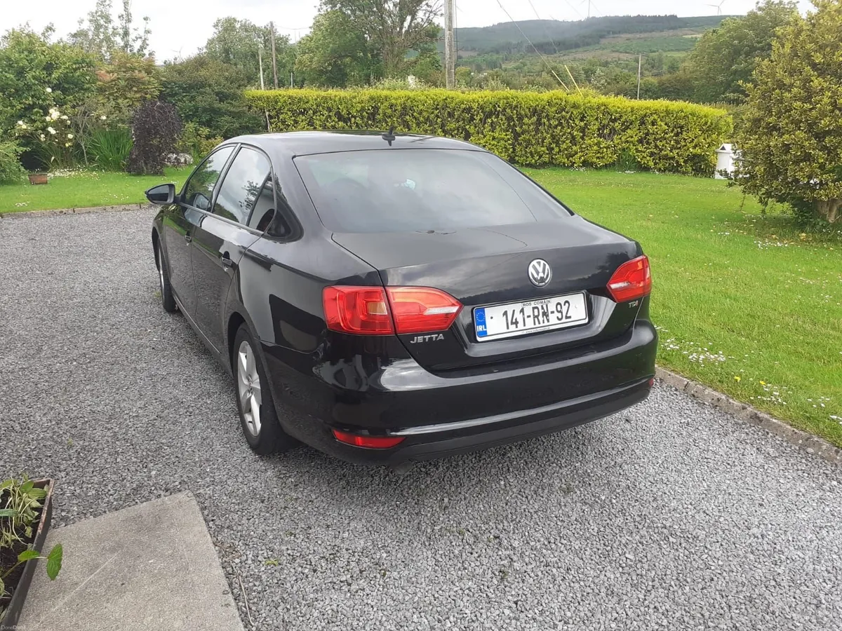 Volkswagen Jetta 2014 - Image 2