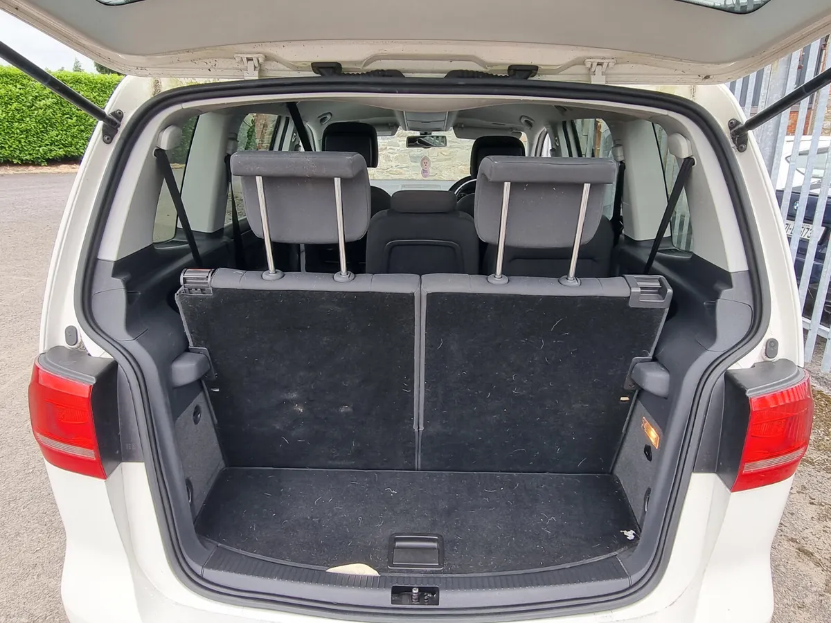 €5990 Auto Volkswagen Touran 2013 automatic €5990 - Image 4