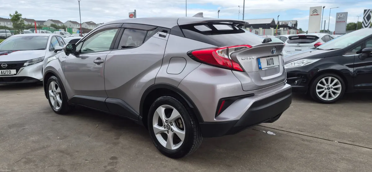 Toyota C-HR automatic hybrid/petrol 1.8 low kms - Image 4