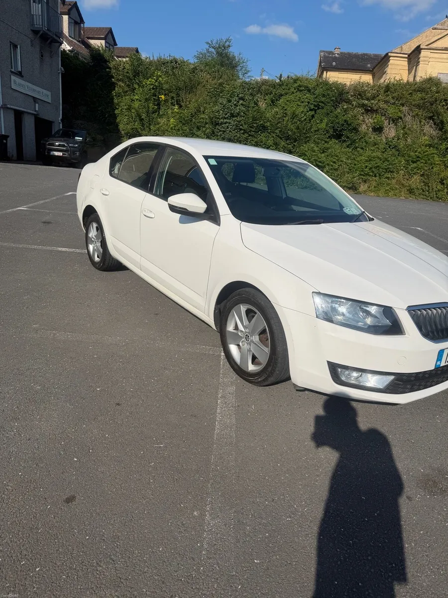 Car - Image 3