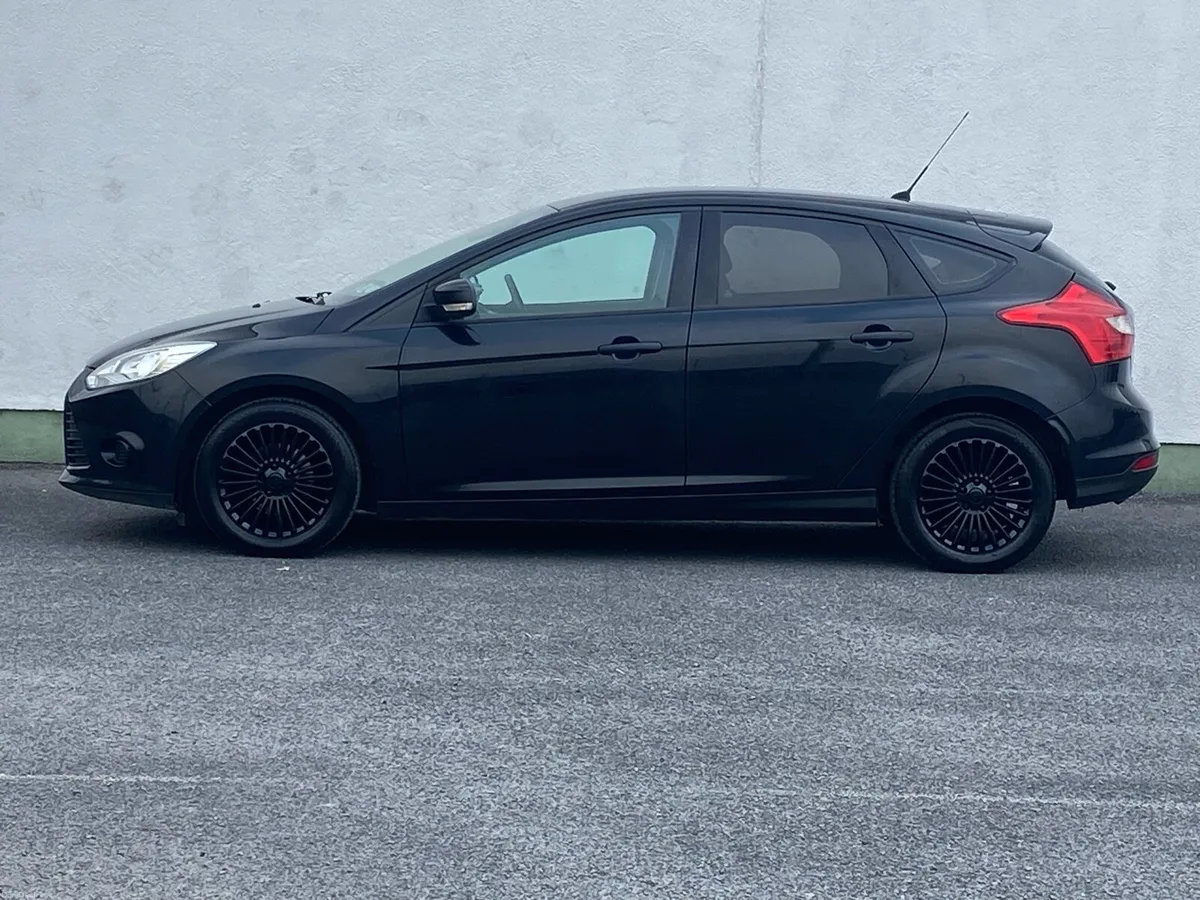 Ford Focus 1.6 TDCi FSH Low mileage - Image 6