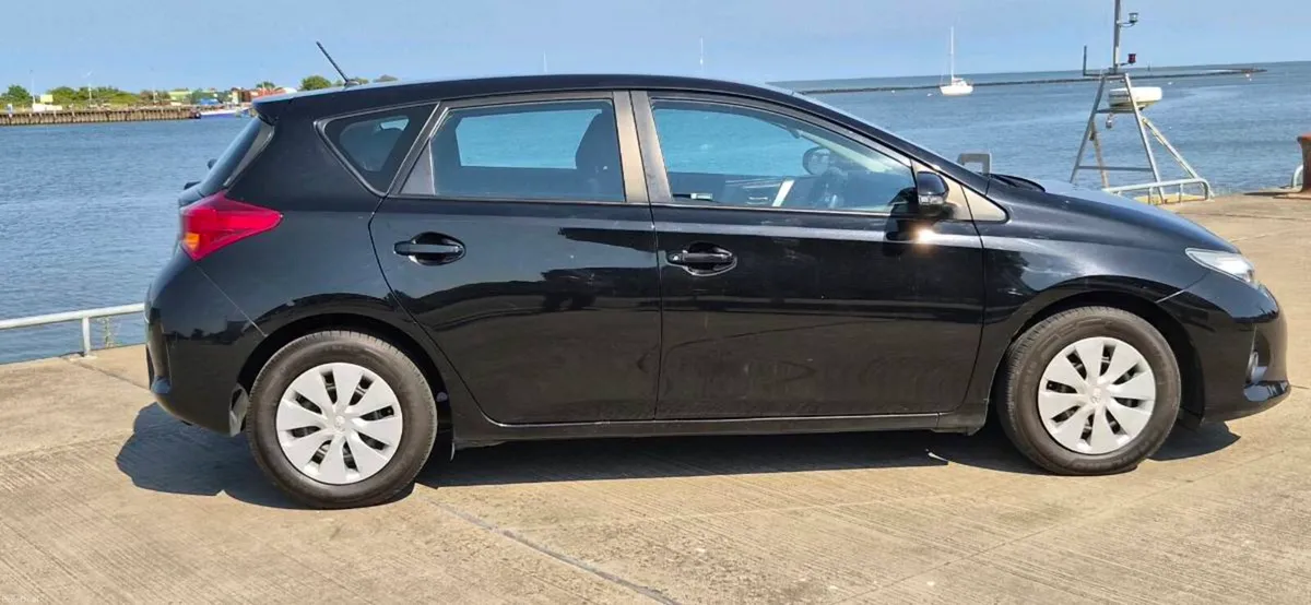 Toyota  Auris - Image 3