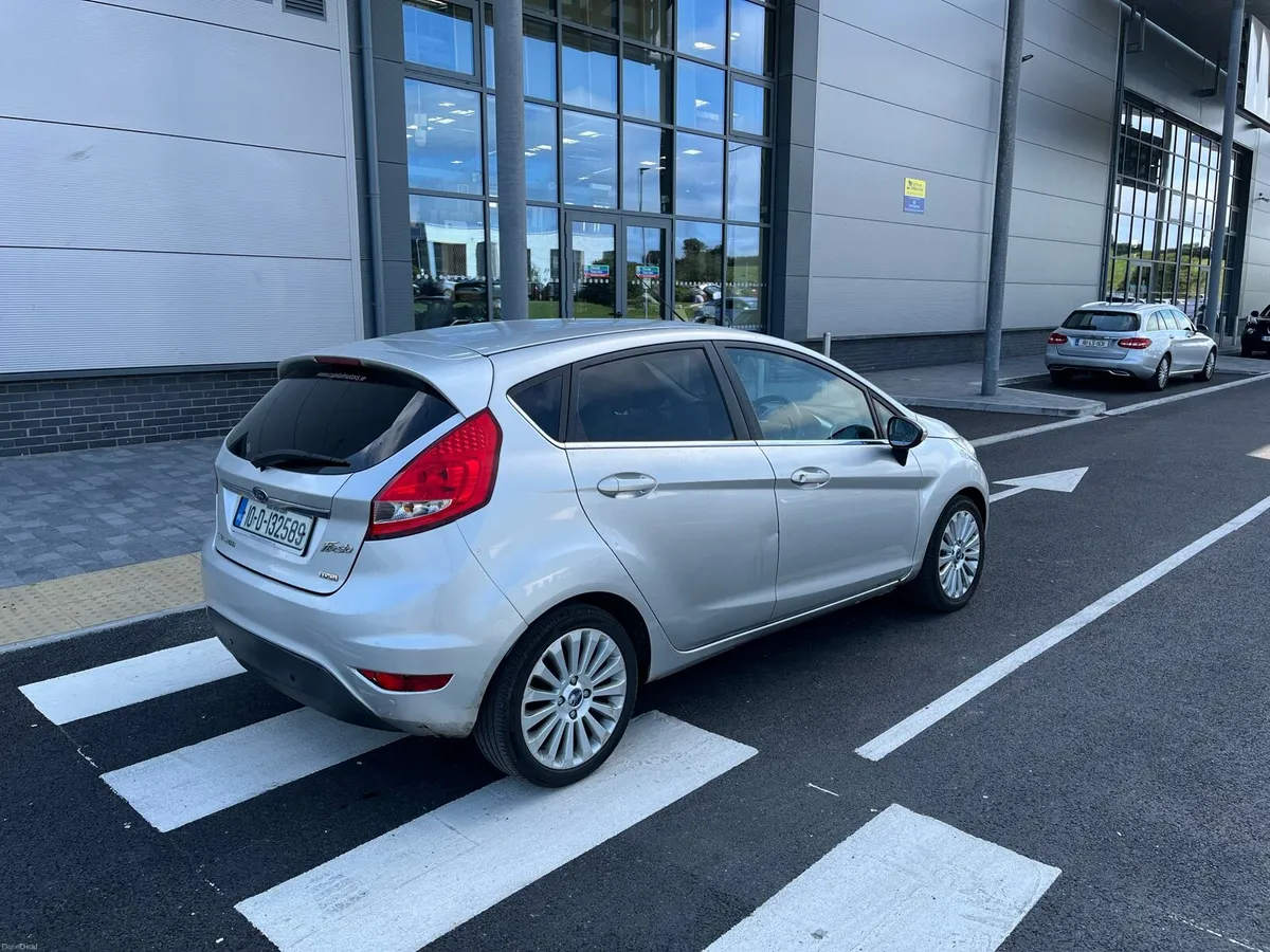 2010 Ford fiesta - Image 3