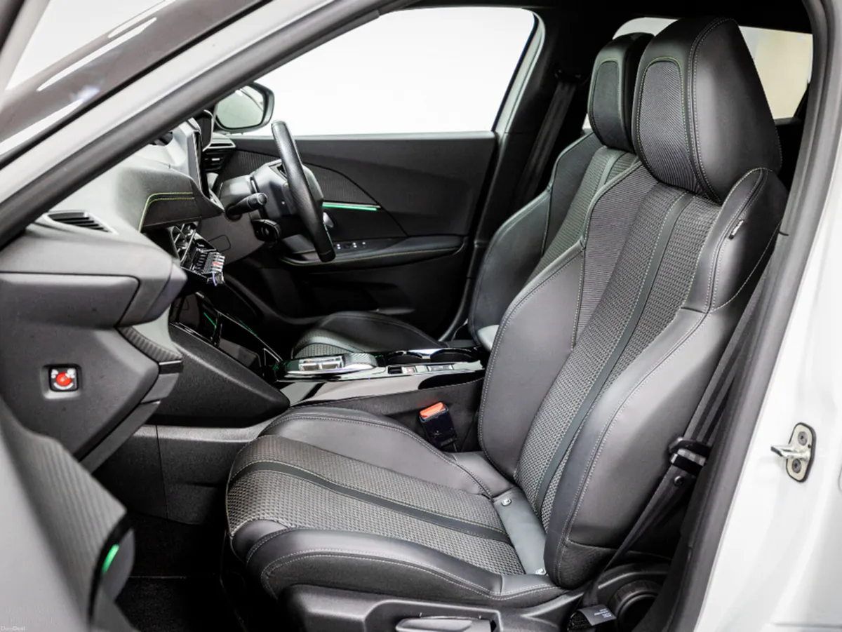 Peugeot 2008 E-GT 50kWh 136HP - Image 6
