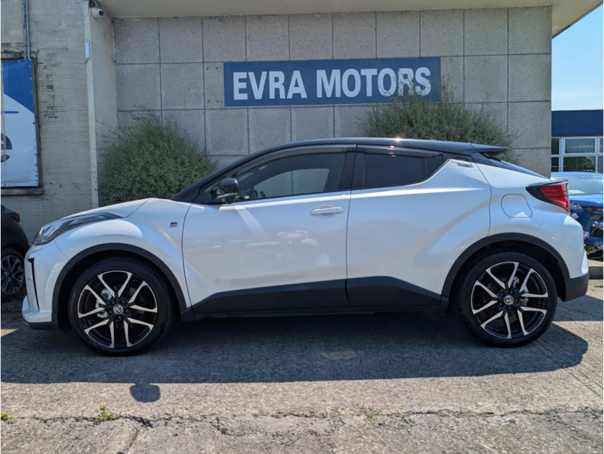 Toyota C-HR GR SPORT AUTOMATIC HYBRID 1.8 PETROL / - Image 4