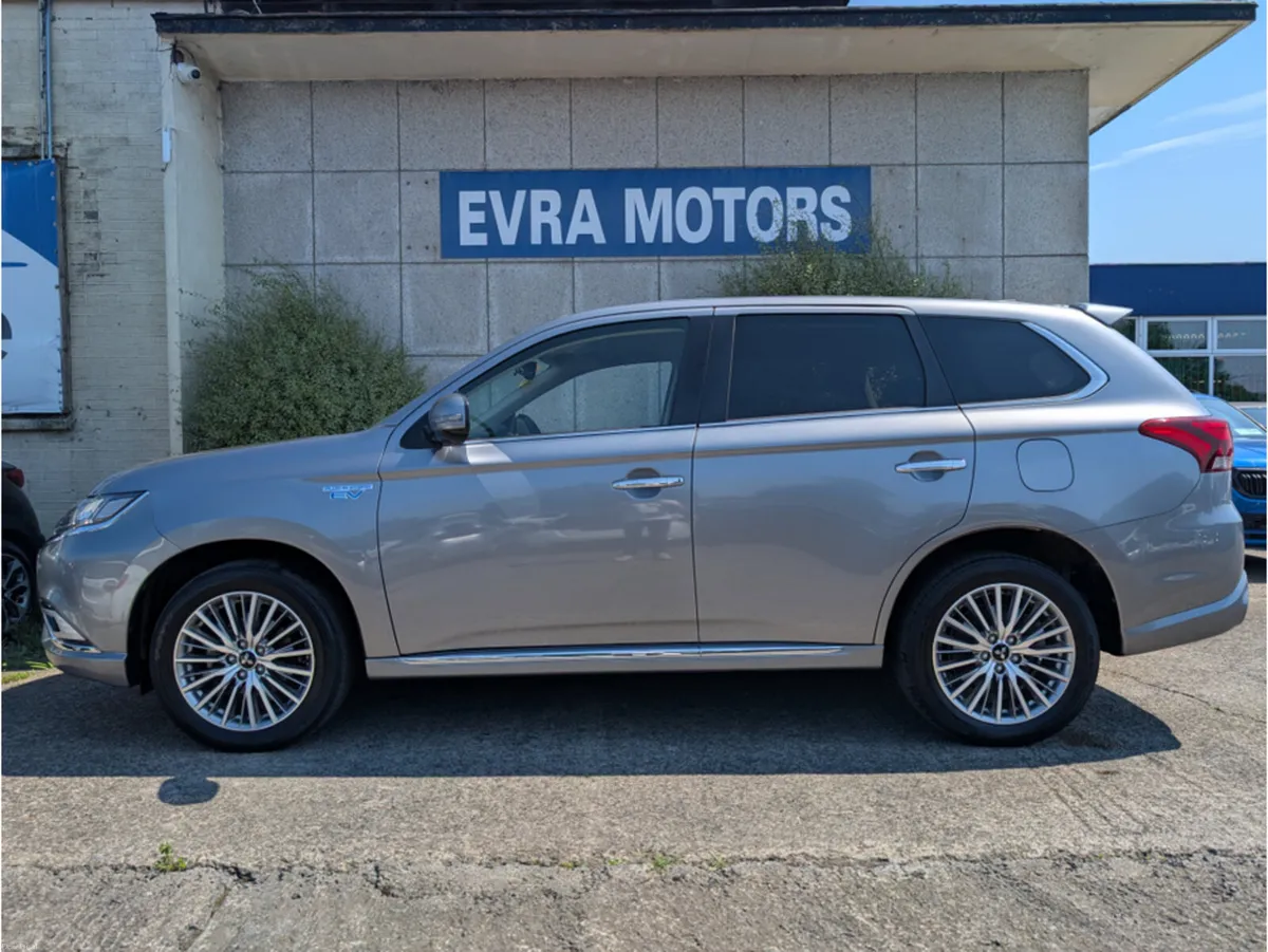 Mitsubishi Outlander PHEV G PLUS 4WD 2.4 PETROL HY - Image 4