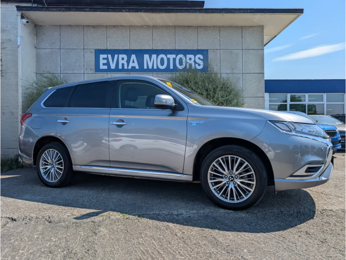 Mitsubishi Outlander PHEV G PLUS 4WD 2.4 PETROL HY - Image 3