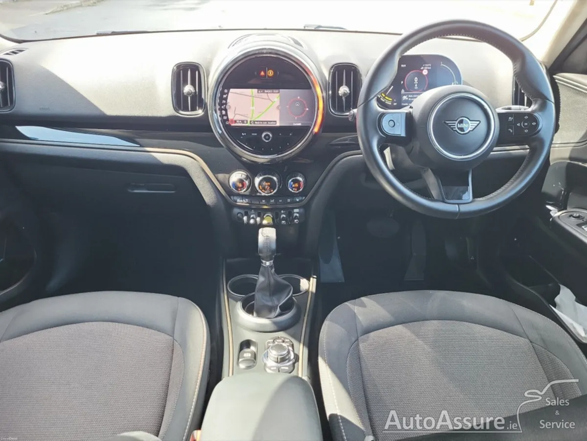 Mini Countryman Cooper S E ALL4 CLASSIC ***Sat Nav - Image 3