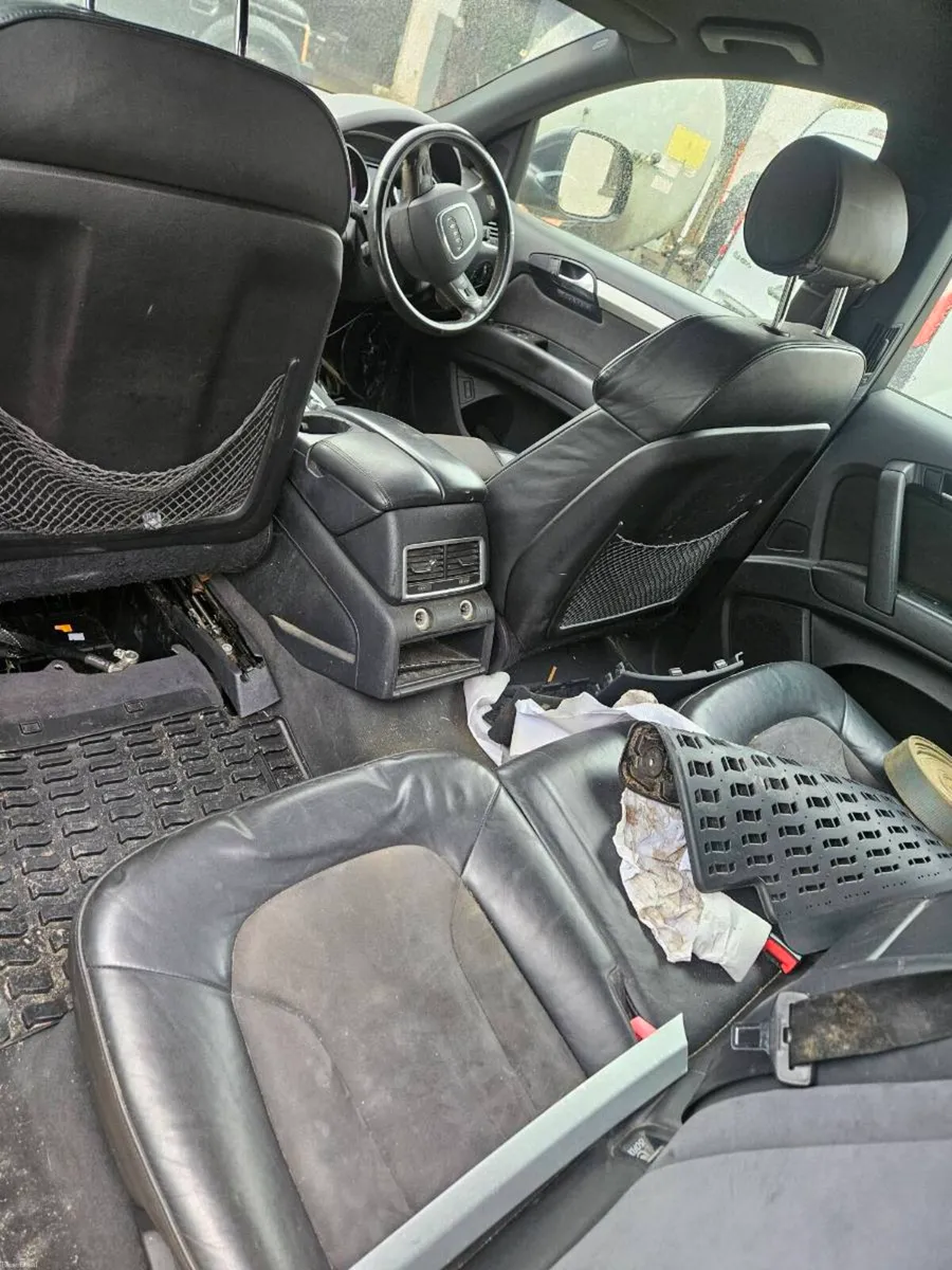 Two Audi q7 parts or repair - Image 6