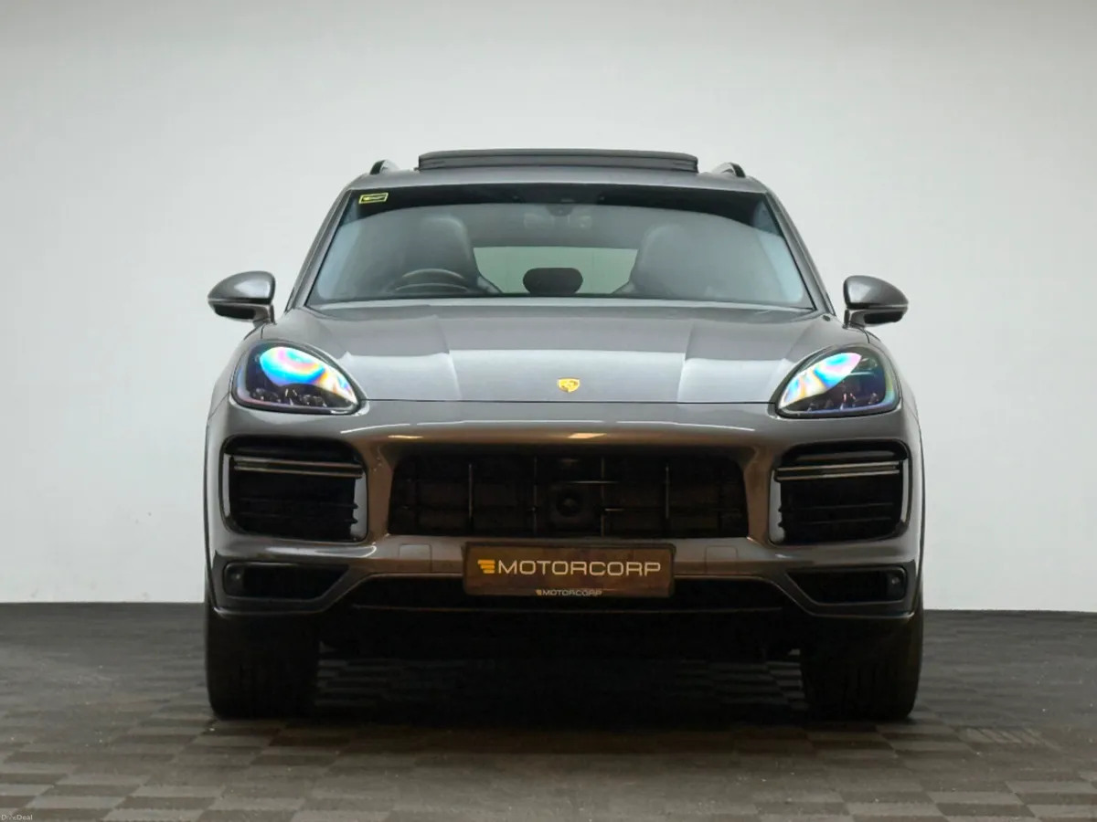 Porsche Cayenne TURBO S 4.0 V8 PHEV 671HP *PAN ROO - Image 2