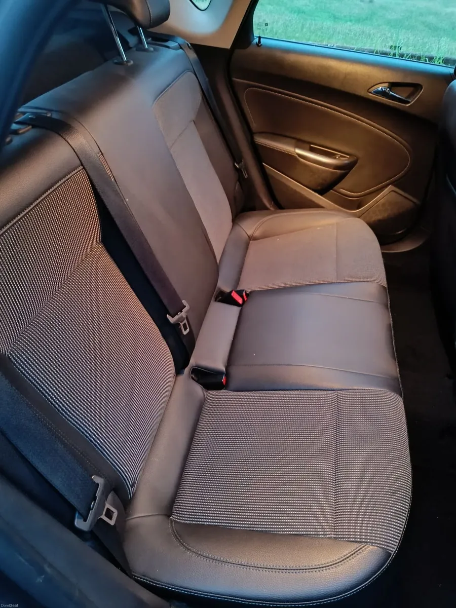 Vauxhall Astra 2012 - Image 2