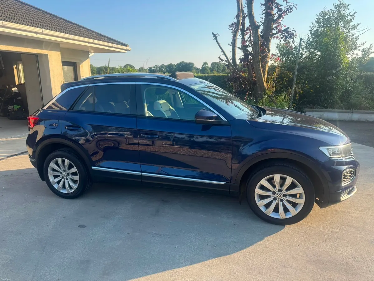 Volkswagen T-Roc 2018 - Image 2