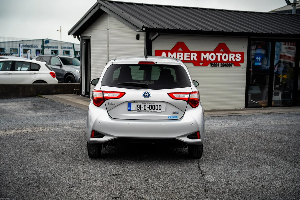2019 TOYOTA YARIS VITZ HYBRID AUTO - Image 2