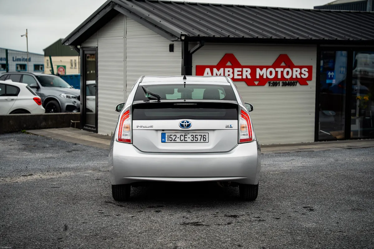 2015 Toyota Prius Hybrid Auto - Image 4