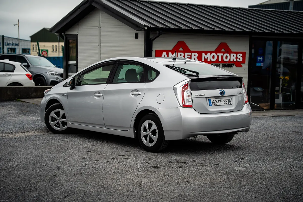 2015 Toyota Prius Hybrid Auto - Image 2
