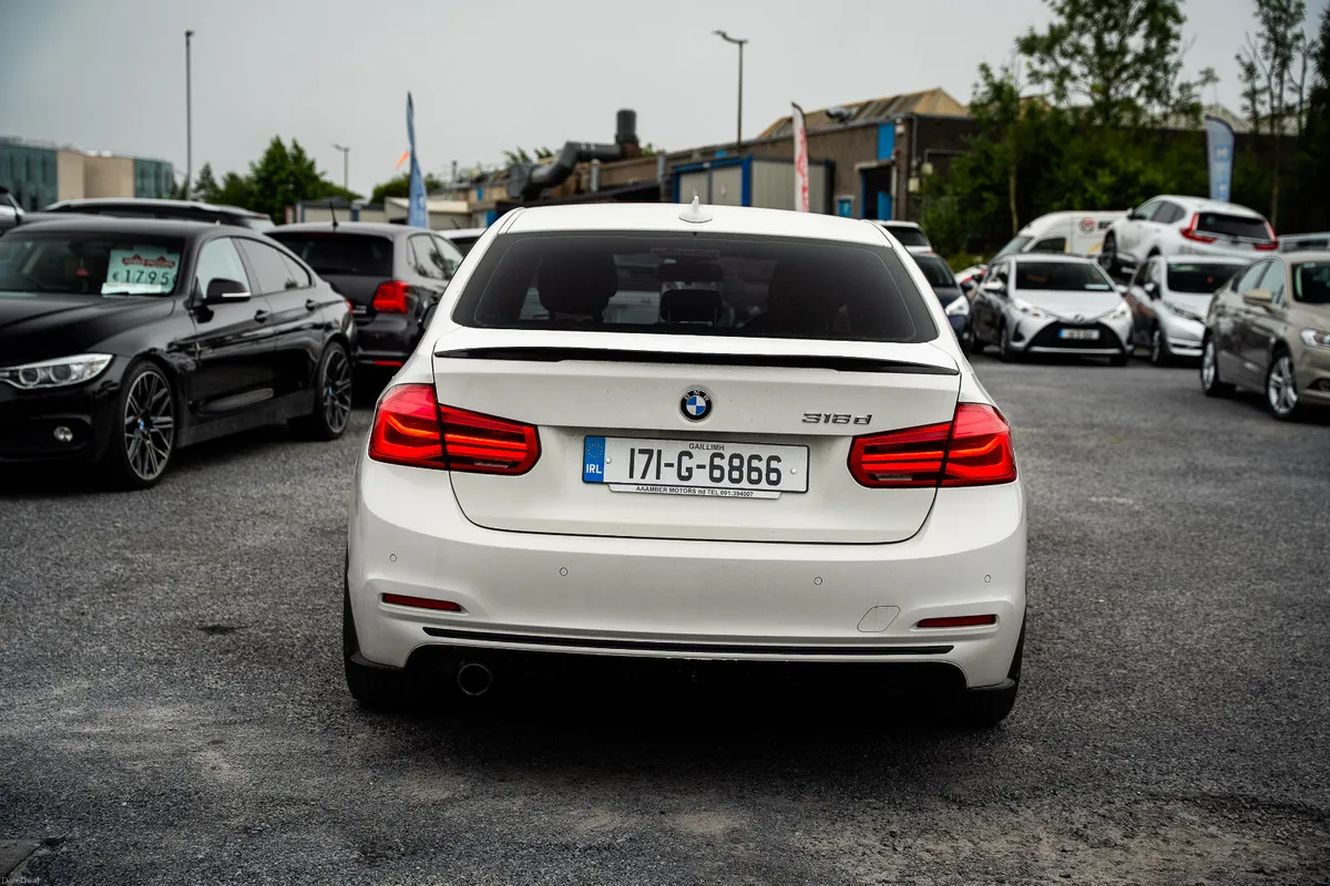 BMW 3-Series 2017 - Image 2