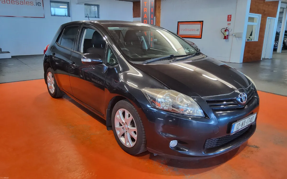 Toyota Auris 2012 - Image 1