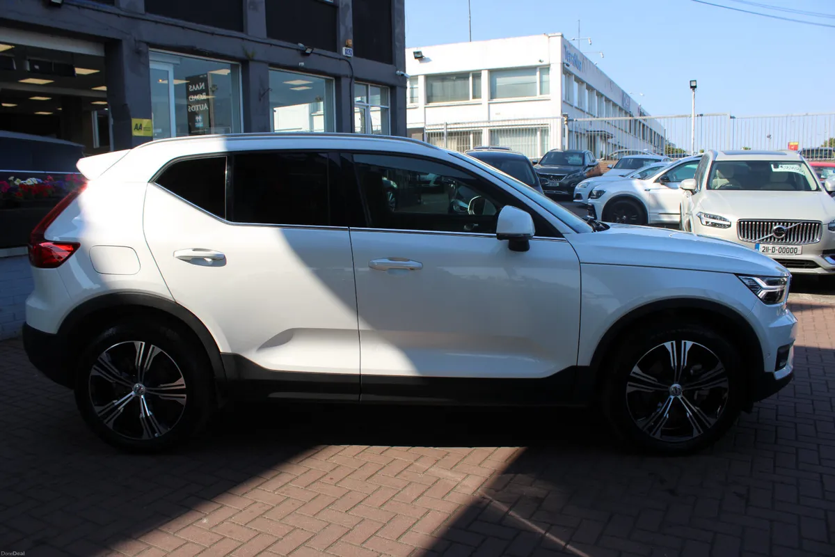 2021 VOLVO XC40 B4 - Image 3