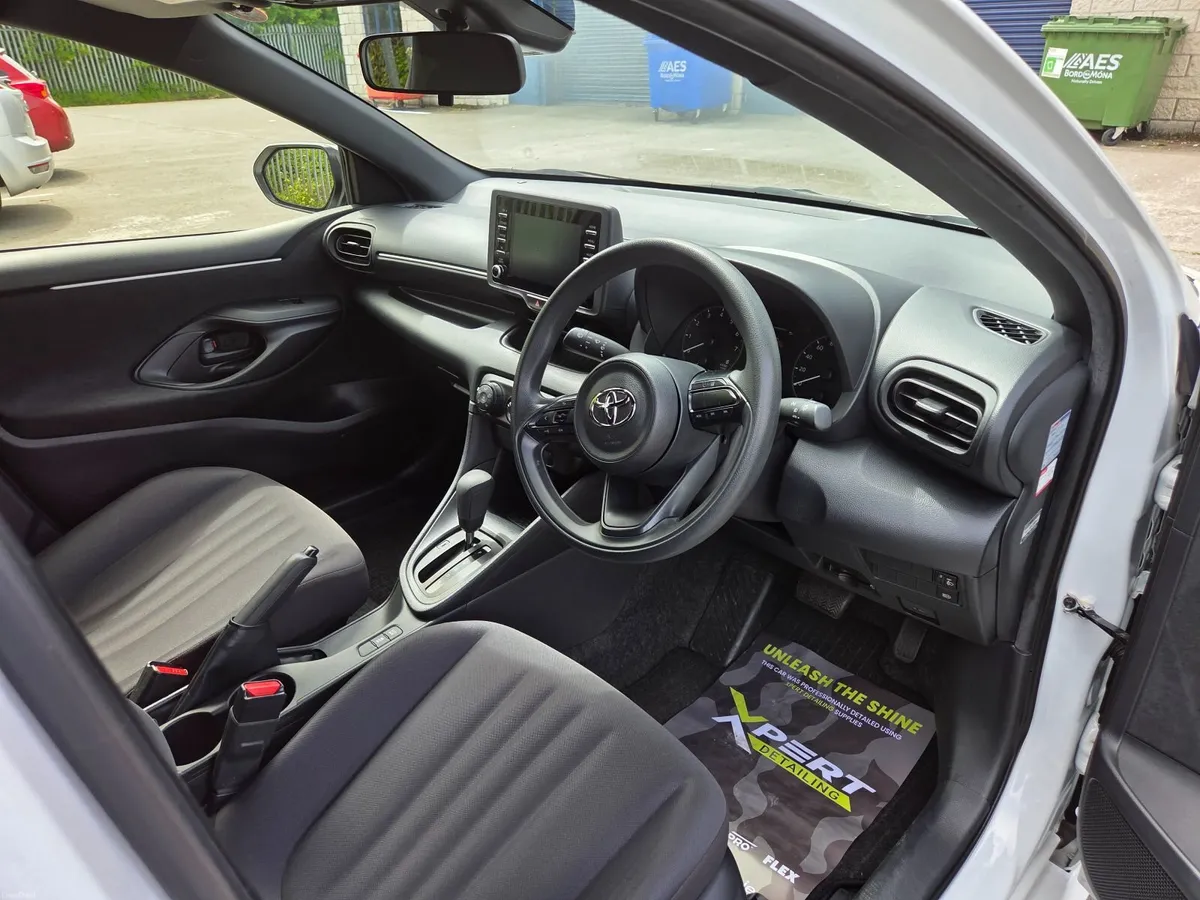 Toyota Yaris 2023 - Image 2