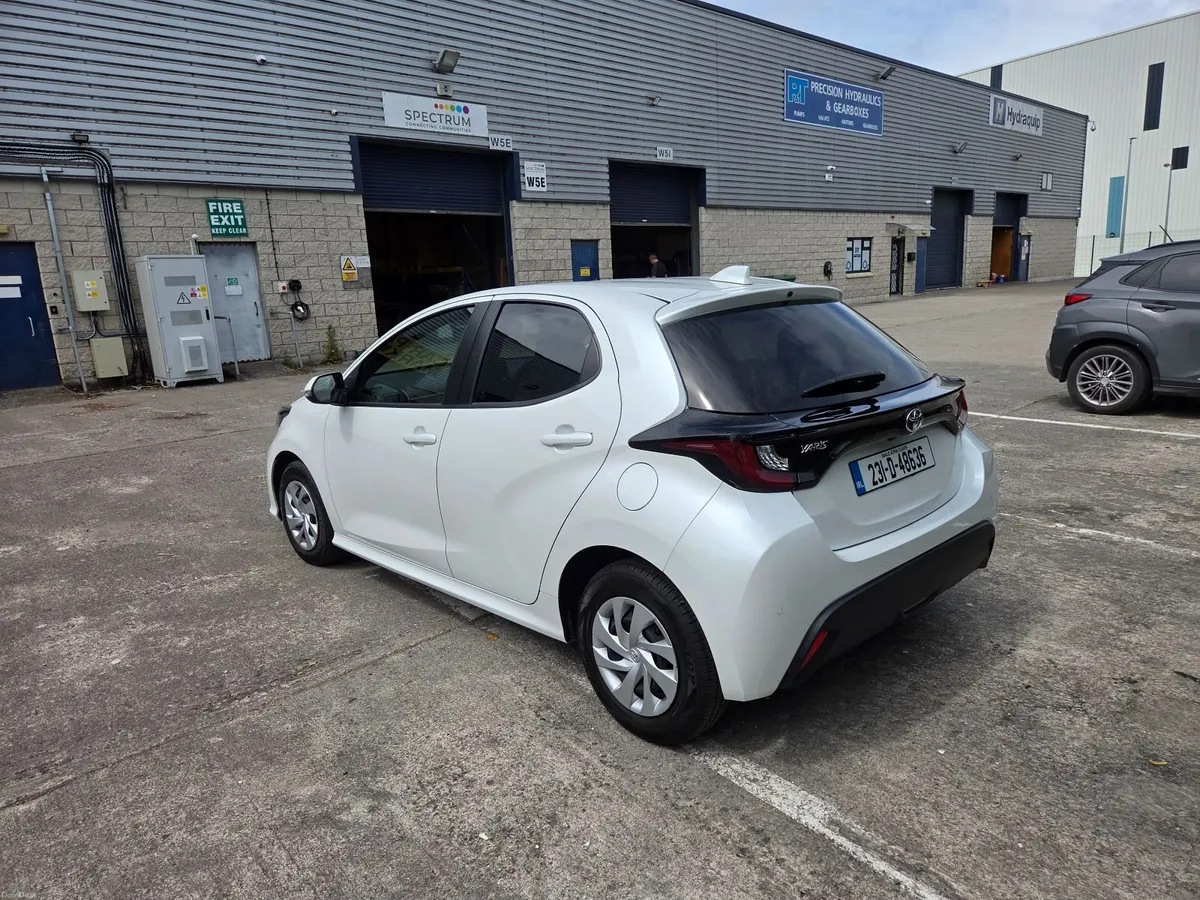 Toyota Yaris 2023 - Image 3