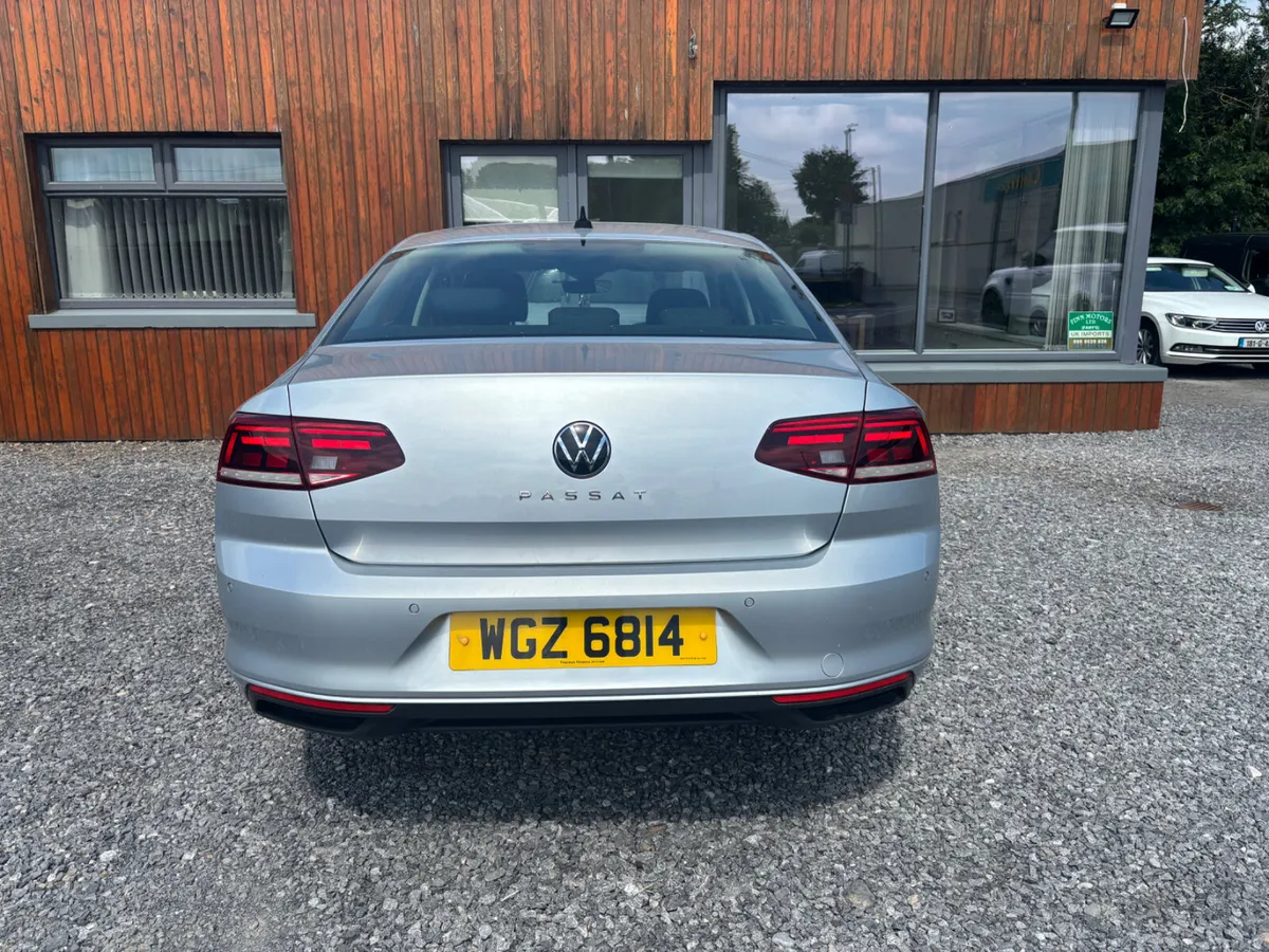 Volkswagen Passat 2022 - Image 6