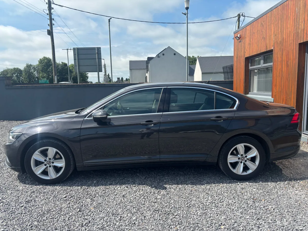 Volkswagen Passat 2022 - Image 3