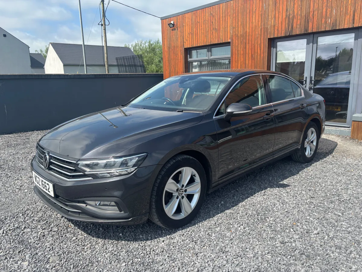 Volkswagen Passat 2022 - Image 2
