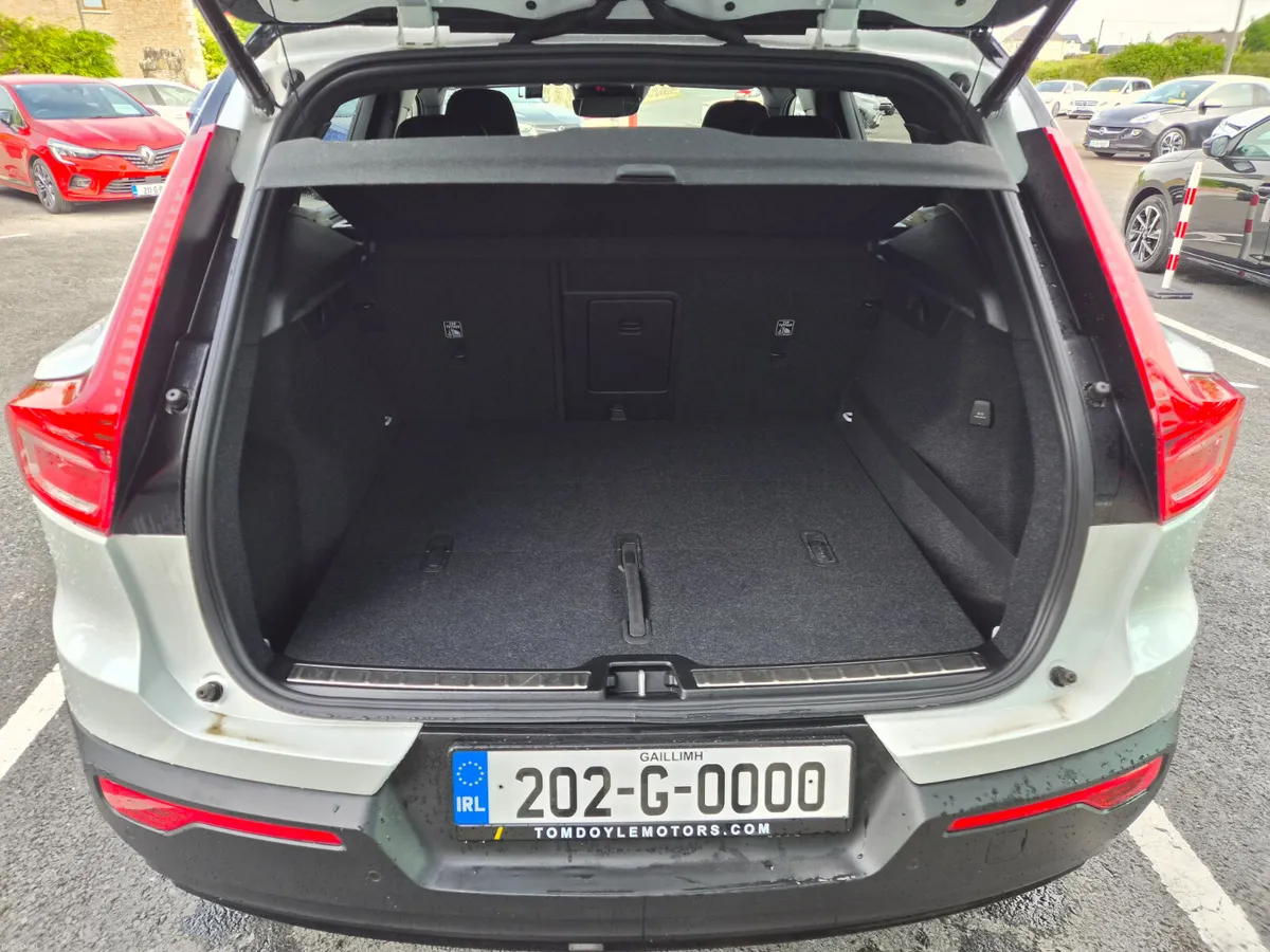 Volvo XC40 R-Design 2020 2.0L Petrol Hybrid - Image 5