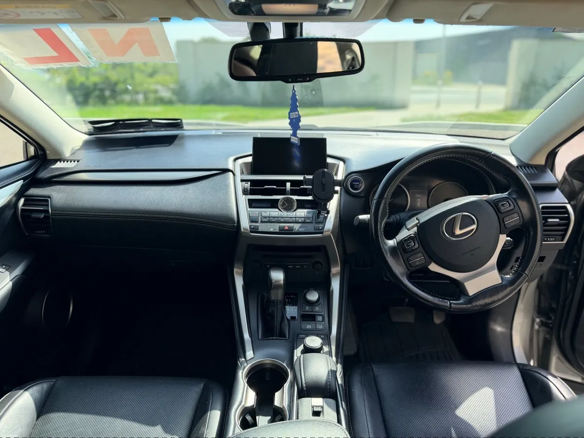 Lexus NX300h 2016 - Image 4