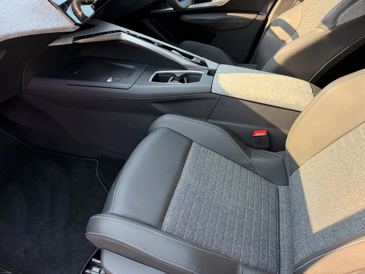 2026 Peugeot 5008 Allure Hybrid Demo - Image 6