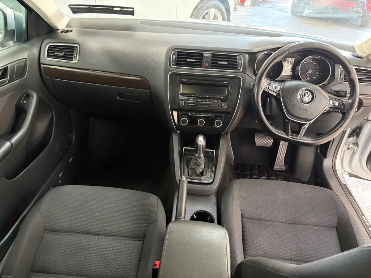 Volkswagen Jetta 2015. 2.0TDI COMFORTLINE DSG - Image 4